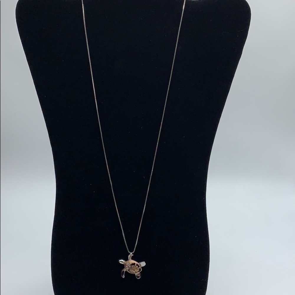 NWOT SS Maui Jewelers Turtle Pendant.